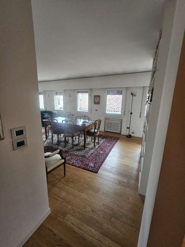 Scopri un'opportunità unica in una delle zone più suggestive di Padova, nella storica zona del Du...