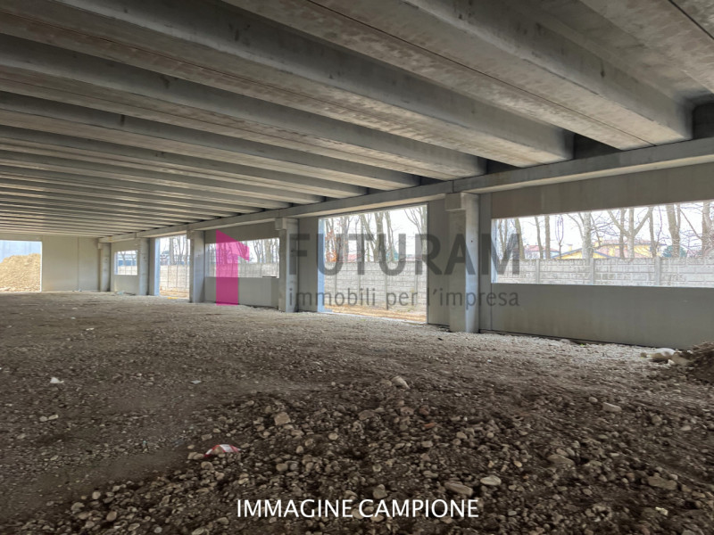 Rif: 525MIC - TEGLIO VENETO - Per info 3473209826 - in zona industriale in VENDITA capannoni arti...