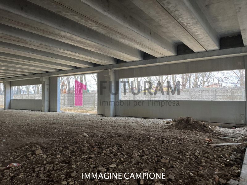 Rif: 525MIC - TEGLIO VENETO - Per info 3473209826 - in zona industriale in VENDITA capannoni arti...