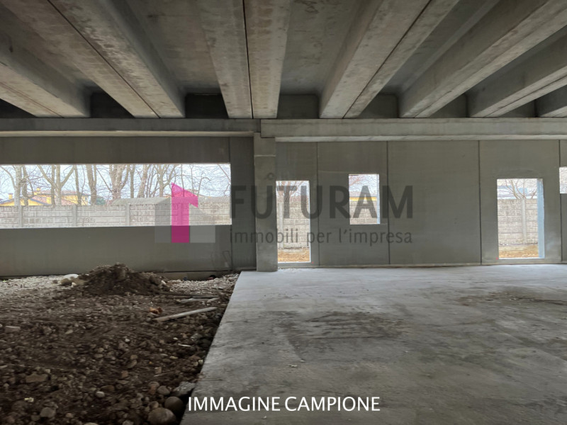 Rif: 525MIC - TEGLIO VENETO - Per info 3473209826 - in zona industriale in VENDITA capannoni arti...