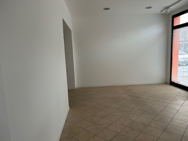 ALBIGNASEGO: CENTRALISSIMO, con buona possibilità di parcheggio, in zona di forte passaggio, prop...