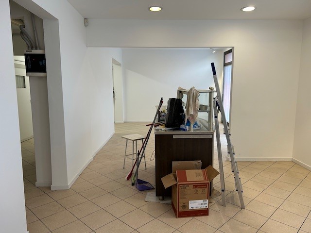 ALBIGNASEGO: CENTRALISSIMO, con buona possibilità di parcheggio, in zona di forte passaggio, prop...