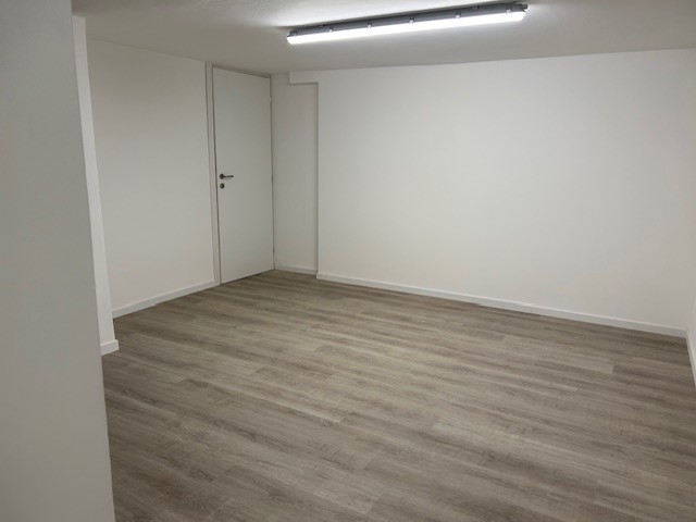 ALBIGNASEGO: CENTRALISSIMO, con buona possibilità di parcheggio, in zona di forte passaggio, prop...