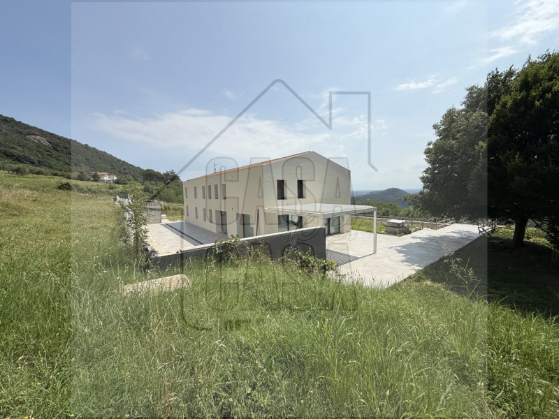 Riferimento R202: A Teolo, in una delle location più suggestive e panoramiche dei Colli Euganei, ...