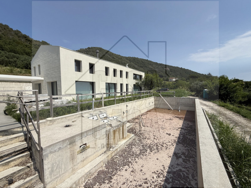 Riferimento R202: A Teolo, in una delle location più suggestive e panoramiche dei Colli Euganei, ...