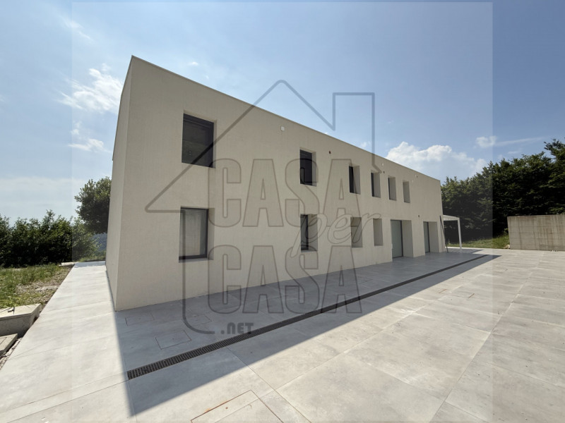 Riferimento R202: A Teolo, in una delle location più suggestive e panoramiche dei Colli Euganei, ...