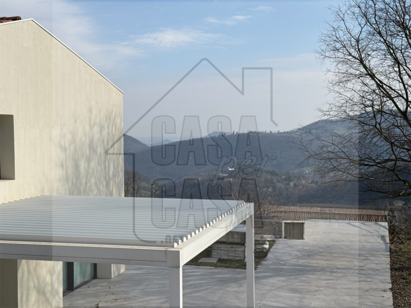 Riferimento R202: A Teolo, in una delle location più suggestive e panoramiche dei Colli Euganei, ...