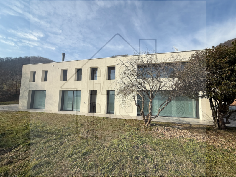 Riferimento R202: A Teolo, in una delle location più suggestive e panoramiche dei Colli Euganei, ...