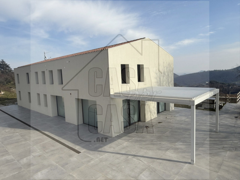 Riferimento R202: A Teolo, in una delle location più suggestive e panoramiche dei Colli Euganei, ...