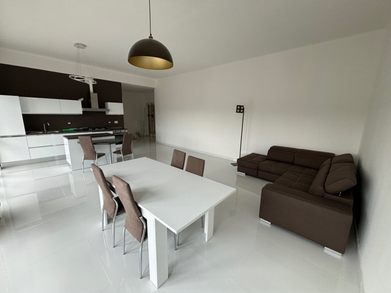 Firenze Affitto Appartamento trilocale