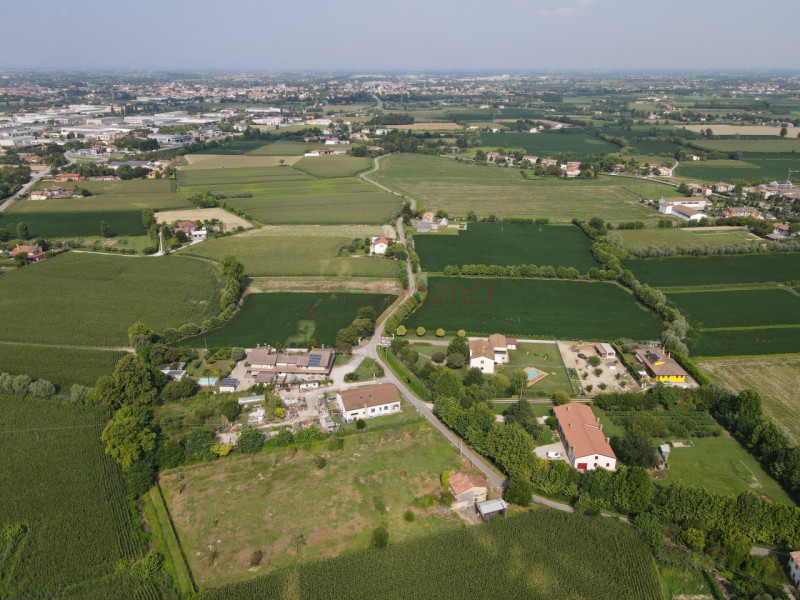 PIOVE DI SACCO Via Soranzo – TERRENO EDIFICABILE di 5500 mq. circa con possibilità edificatoria d...