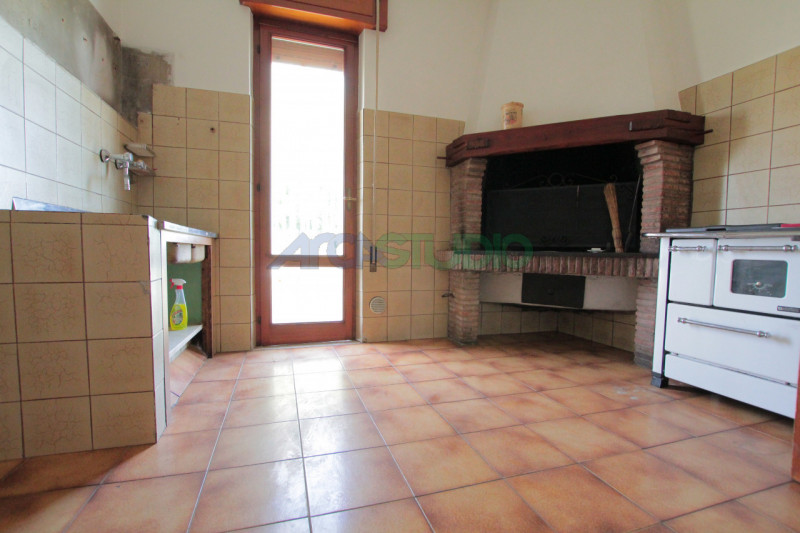 Bolzano Vicentino: questa particolare soluzione è ideale per chi necessita di grandi spazi abitat...