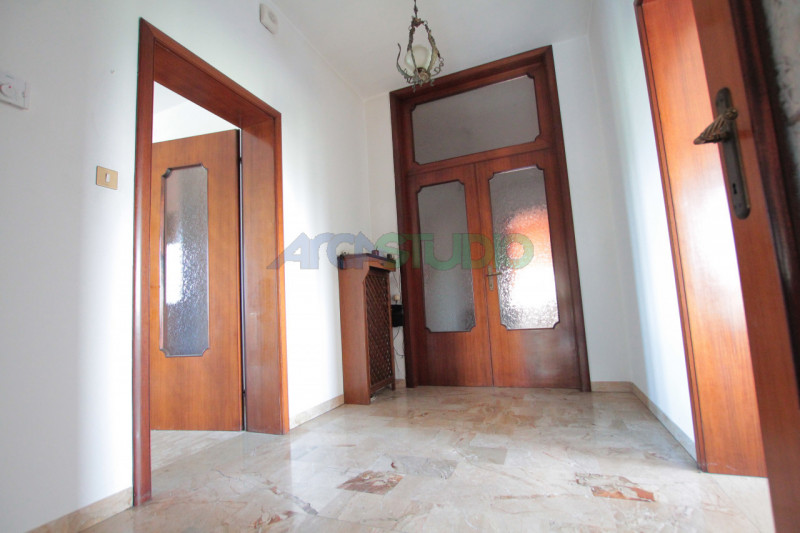 Bolzano Vicentino: questa particolare soluzione è ideale per chi necessita di grandi spazi abitat...