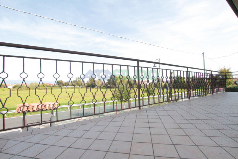 Bolzano Vicentino: questa particolare soluzione è ideale per chi necessita di grandi spazi abitat...