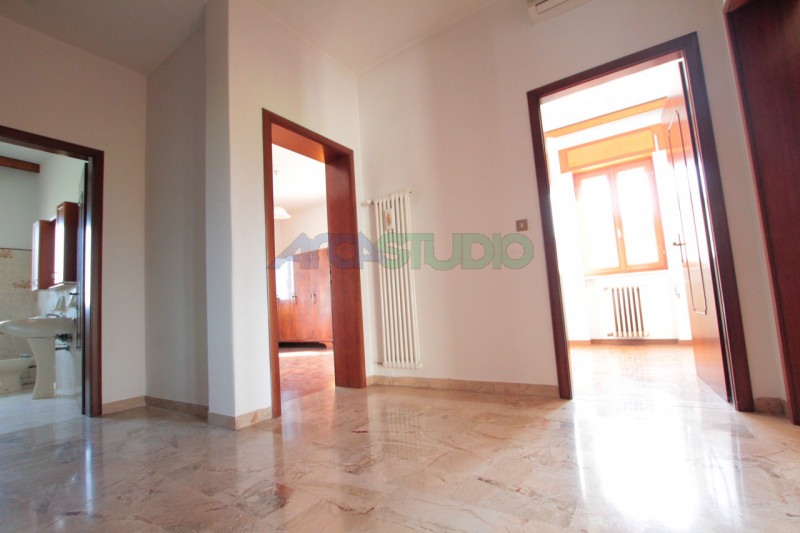 Bolzano Vicentino: questa particolare soluzione è ideale per chi necessita di grandi spazi abitat...