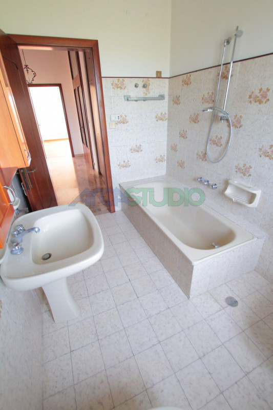 Bolzano Vicentino: questa particolare soluzione è ideale per chi necessita di grandi spazi abitat...