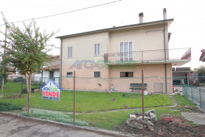 Bolzano Vicentino: questa particolare soluzione è ideale per chi necessita di grandi spazi abitat...