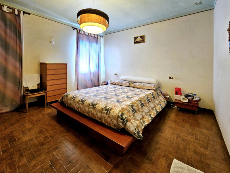 Proponiamo in vendita, in una tranquilla zona ad Arquà Petrarca, abitazione singola caratterizzat...