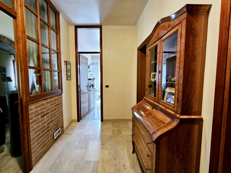 Proponiamo in vendita, in una tranquilla zona ad Arquà Petrarca, abitazione singola caratterizzat...