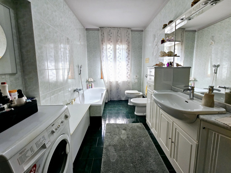 Proponiamo in vendita, in una tranquilla zona ad Arquà Petrarca, abitazione singola caratterizzat...