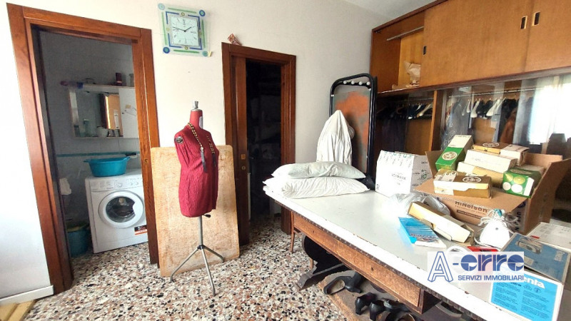 Situato in una zona centrale di Bassano del Grappa, questo appartamento si trova al secondo piano...