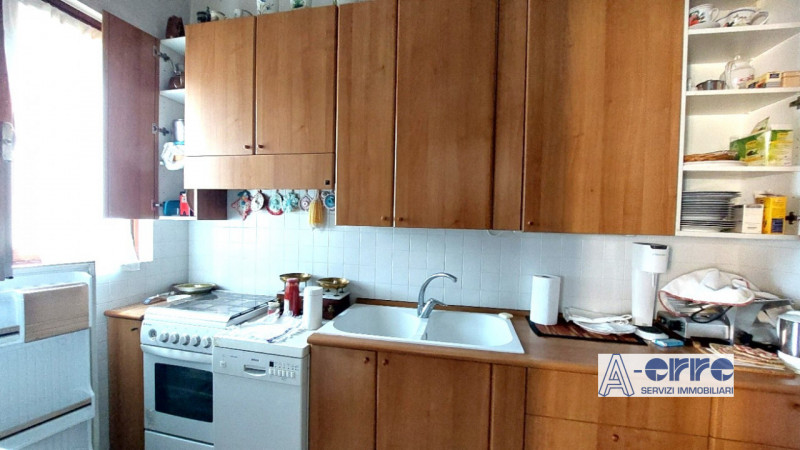 Situato in una zona centrale di Bassano del Grappa, questo appartamento si trova al secondo piano...