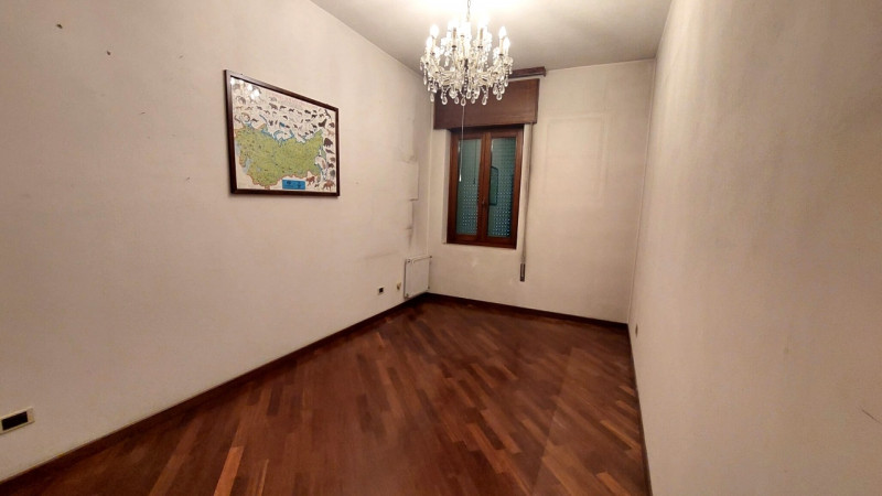 Situato in una zona centrale di Bassano del Grappa, questo appartamento si trova al secondo piano...