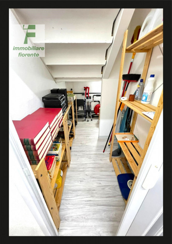 In QUARTIERE RESIDENZIALE...COMODA AL CENTRO PAESE...SU UN LOTTO di MQ 500...GRANDE CASA SINGOLA ...