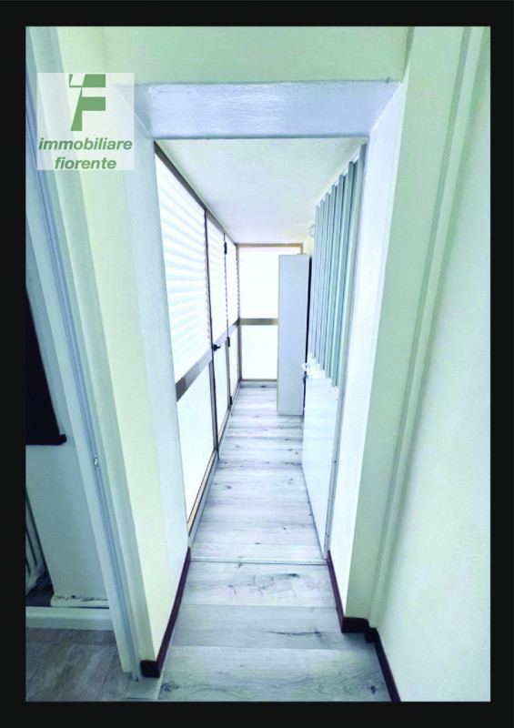 In QUARTIERE RESIDENZIALE...COMODA AL CENTRO PAESE...SU UN LOTTO di MQ 500...GRANDE CASA SINGOLA ...