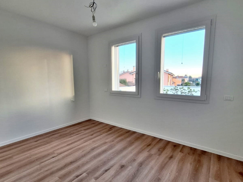 SCHIERA DI NUOVA COSTRUZIONE IN CLASSE A4 A SANTA MARIA DI CAMISANO VICENTINO - Rif. 8099
SONO CO...