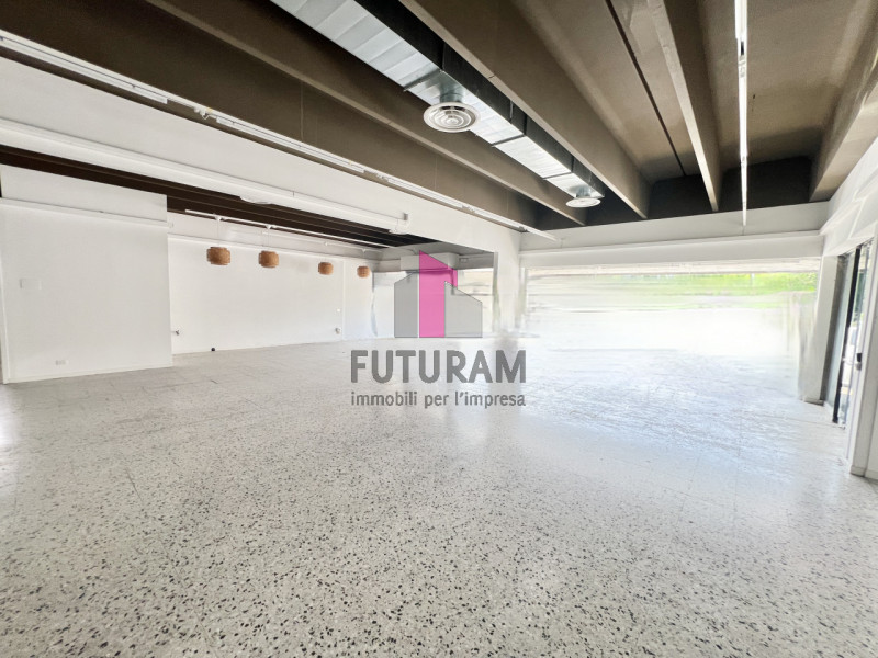 ZANÈ - RIF.170BRU-FUTURAM PER INFO 0444/310220 - 392/9183796

IN ZONA DI FORTE PASSAGGIO AD ALTA ...