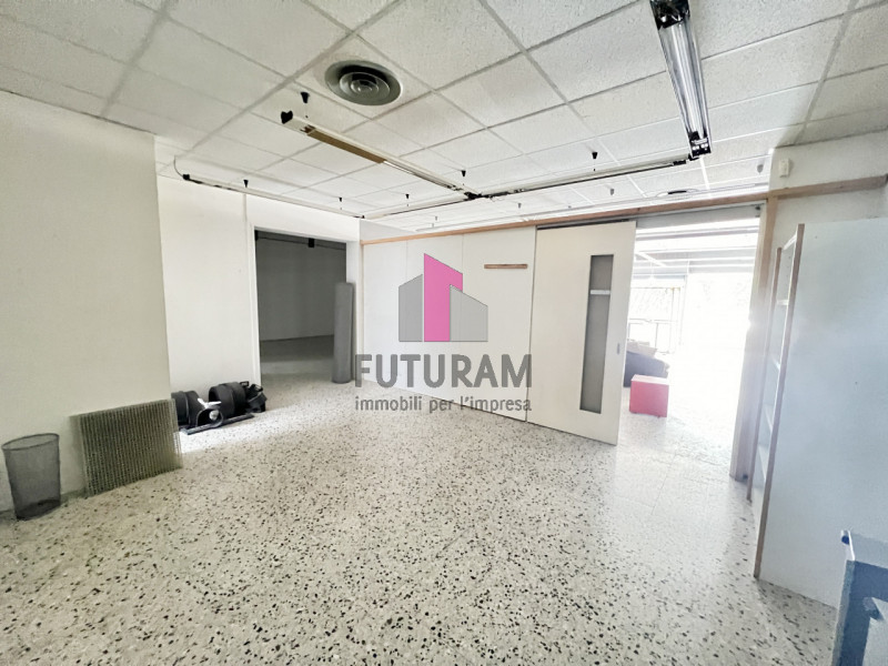 ZANÈ - RIF.170BRU-FUTURAM PER INFO 0444/310220 - 392/9183796

IN ZONA DI FORTE PASSAGGIO AD ALTA ...