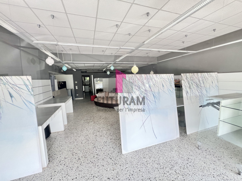 ZANÈ - RIF.170BRU-FUTURAM PER INFO 0444/310220 - 392/9183796

IN ZONA DI FORTE PASSAGGIO AD ALTA ...