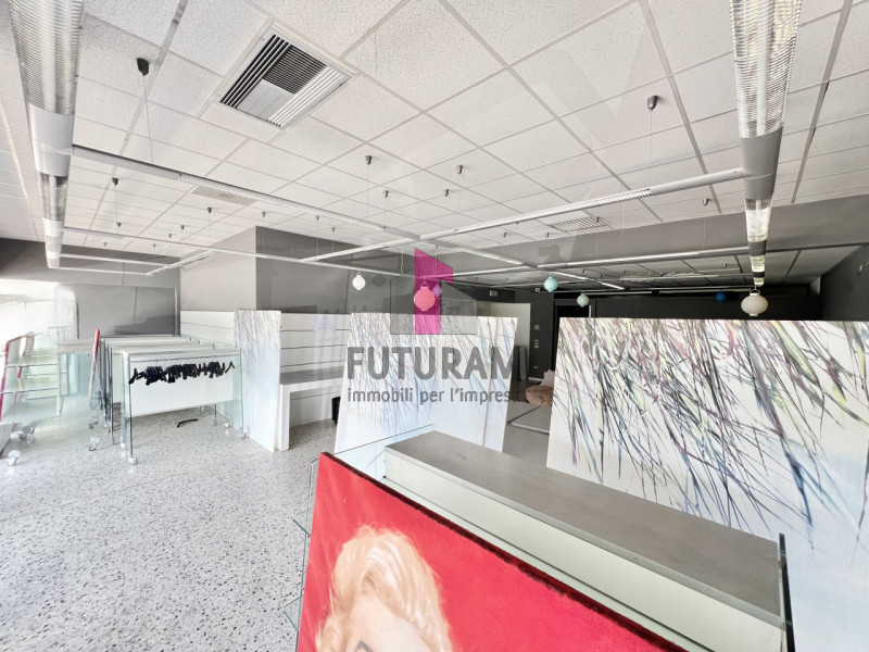 ZANÈ - RIF.170BRU-FUTURAM PER INFO 0444/310220 - 392/9183796

IN ZONA DI FORTE PASSAGGIO AD ALTA ...