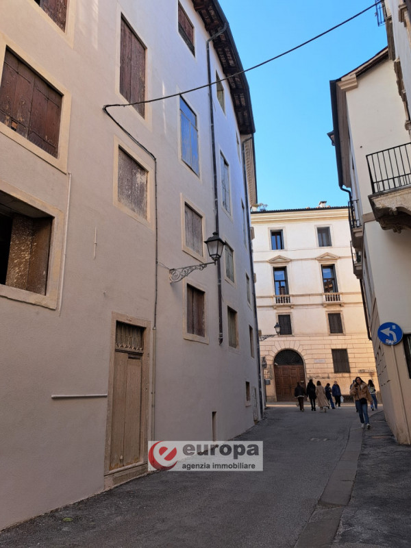 Tra Piazzale Eretenio e Piazza dei Signori, è in corso l'intergrale ristrutturazione e riqualific...