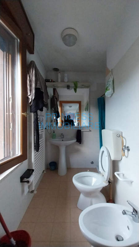 Pievebelvicino proponiamo complesso residenziale - commerciale composto da due appartamenti bicam...