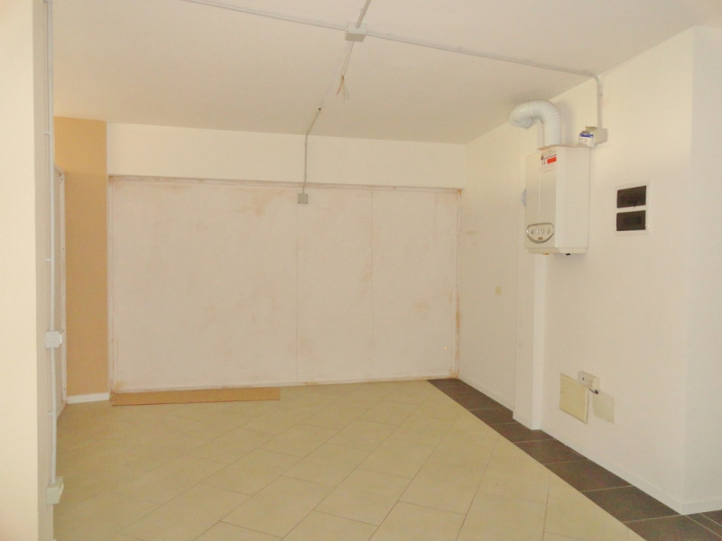 NEGOZIO VETRINATO APERTO SU PIAZZA E CON AMPIO PARCHEGGIO A VICENZA, VERSANTE NORD - Rif. 8104
In...