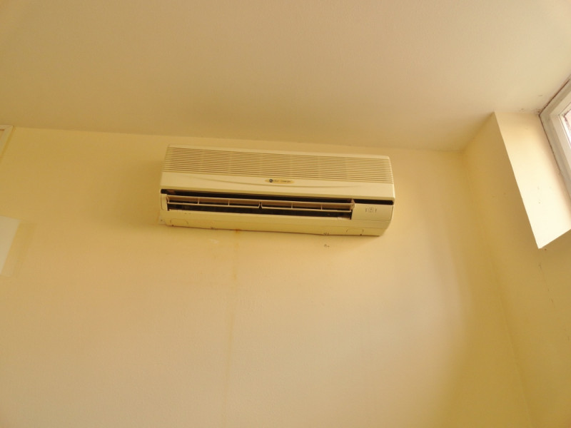 NEGOZIO VETRINATO APERTO SU PIAZZA E CON AMPIO PARCHEGGIO A VICENZA, VERSANTE NORD - Rif. 8104
In...