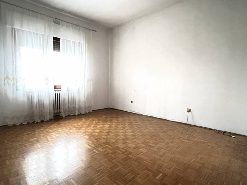 Bastia di Rovolon (PD):

Ti presentiamo una porzione di bifamiliare con 1000 mq di giardino priva...