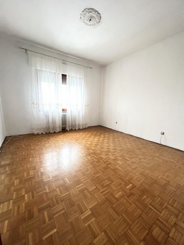 Bastia di Rovolon (PD):

Ti presentiamo una porzione di bifamiliare con 1000 mq di giardino priva...