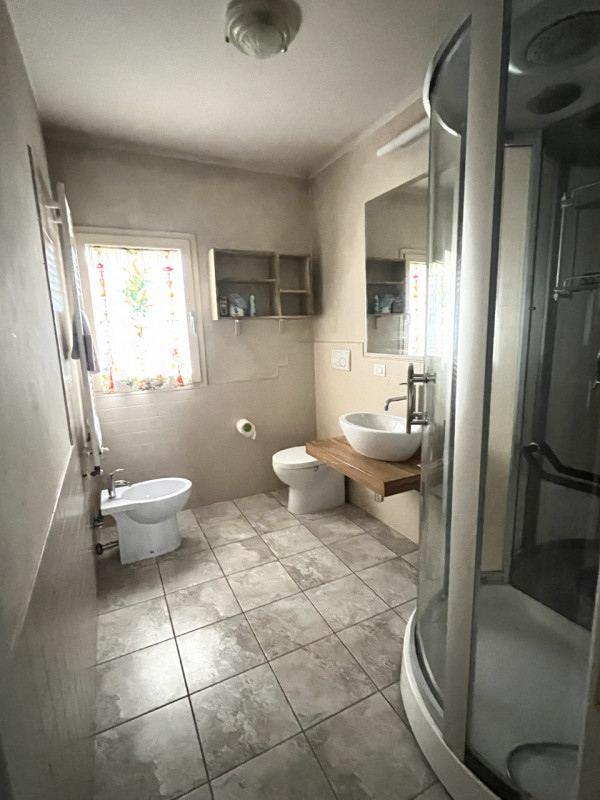 Bastia di Rovolon (PD):

Ti presentiamo una porzione di bifamiliare con 1000 mq di giardino priva...