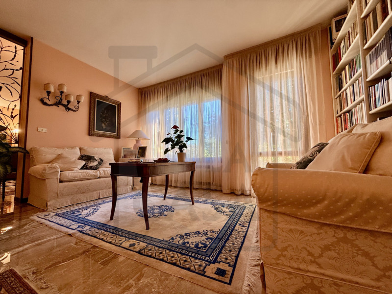 ABANO TERME - Nel rinomato quartiere residenziale di San Lorenzo ad Abano Terme, proponiamo in ve...