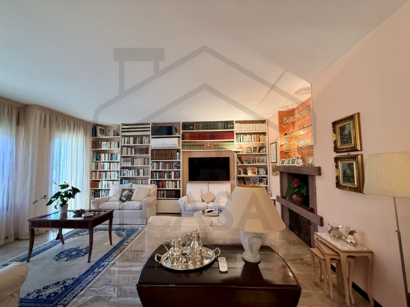 ABANO TERME - Nel rinomato quartiere residenziale di San Lorenzo ad Abano Terme, proponiamo in ve...