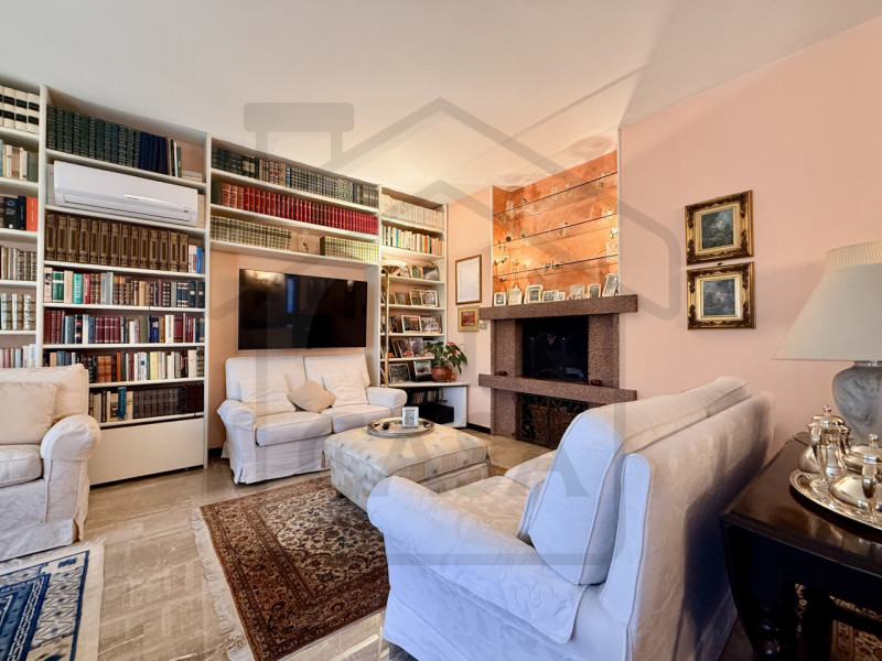 ABANO TERME - Nel rinomato quartiere residenziale di San Lorenzo ad Abano Terme, proponiamo in ve...