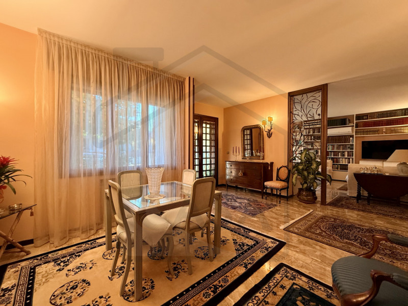 ABANO TERME - Nel rinomato quartiere residenziale di San Lorenzo ad Abano Terme, proponiamo in ve...