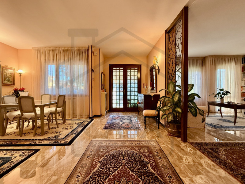 ABANO TERME - Nel rinomato quartiere residenziale di San Lorenzo ad Abano Terme, proponiamo in ve...