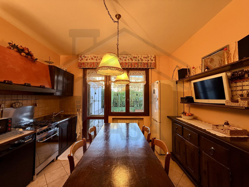 ABANO TERME - Nel rinomato quartiere residenziale di San Lorenzo ad Abano Terme, proponiamo in ve...