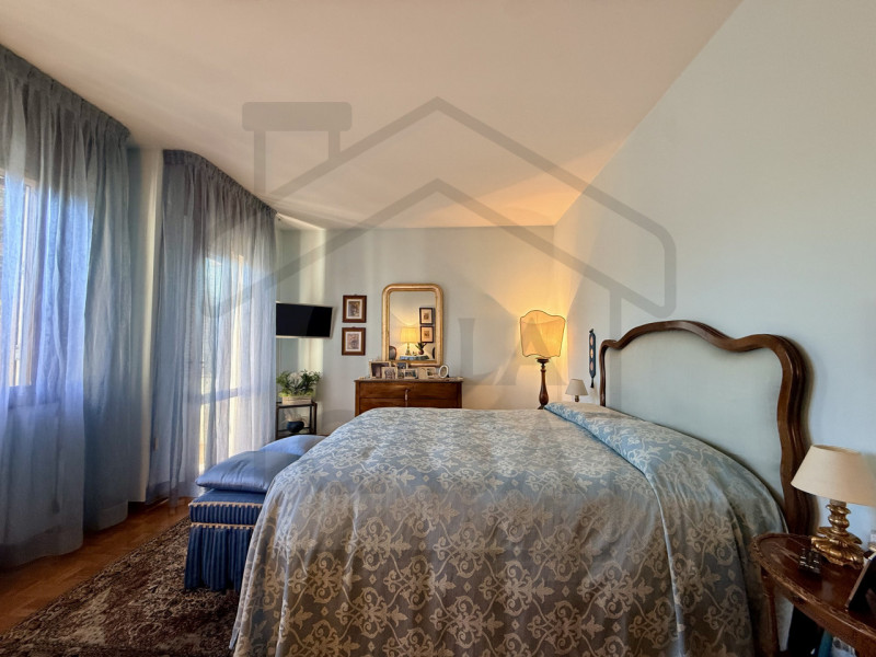 ABANO TERME - Nel rinomato quartiere residenziale di San Lorenzo ad Abano Terme, proponiamo in ve...