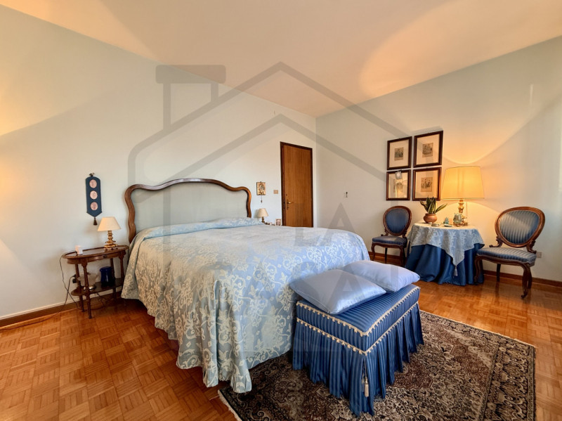 ABANO TERME - Nel rinomato quartiere residenziale di San Lorenzo ad Abano Terme, proponiamo in ve...