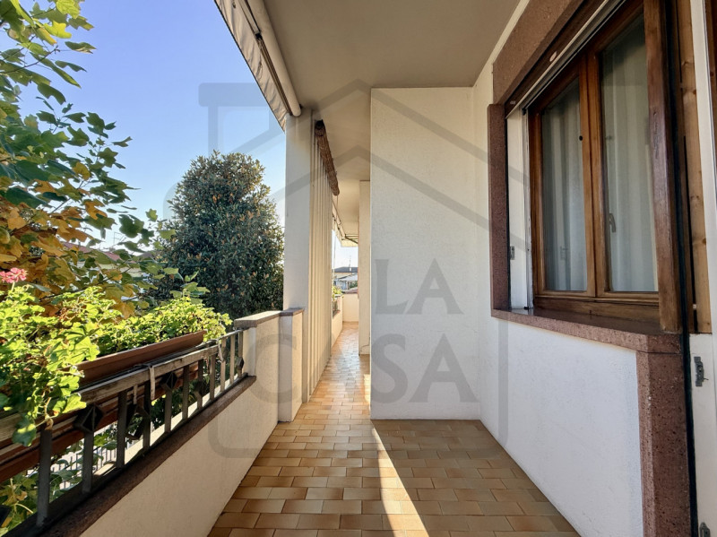 ABANO TERME - Nel rinomato quartiere residenziale di San Lorenzo ad Abano Terme, proponiamo in ve...